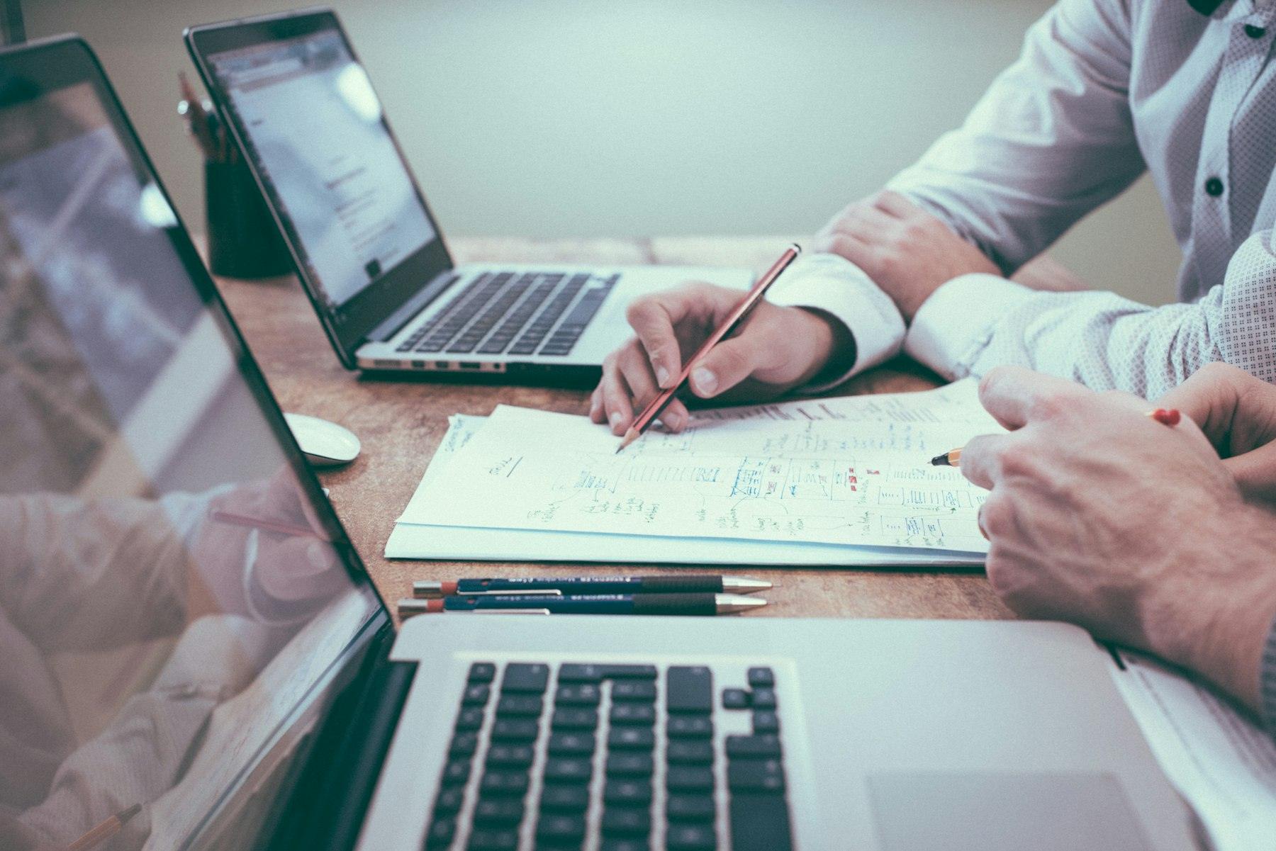 Consulting session: notes and laptops on a desk